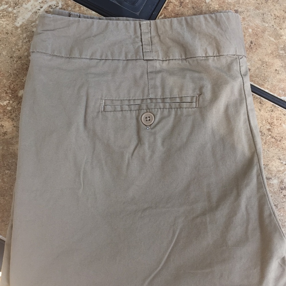 Stretch plus size shorts size 18 women’s khaki